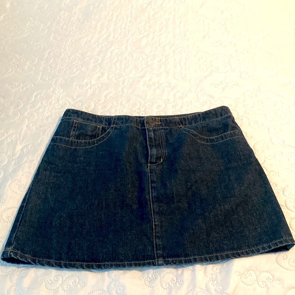Women’s American Eagle Jean skirt size 10  15.5 inch long